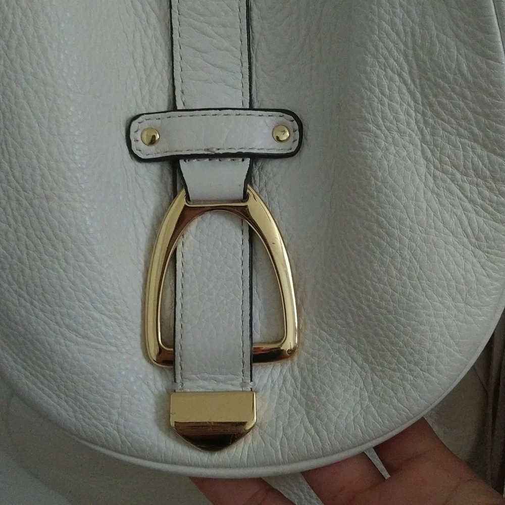 Chic White Leather Hobo Bag with Gold Accents - Picture 2 of 15